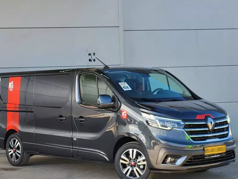   Фургон Renault Trafic 120pk (Электро)