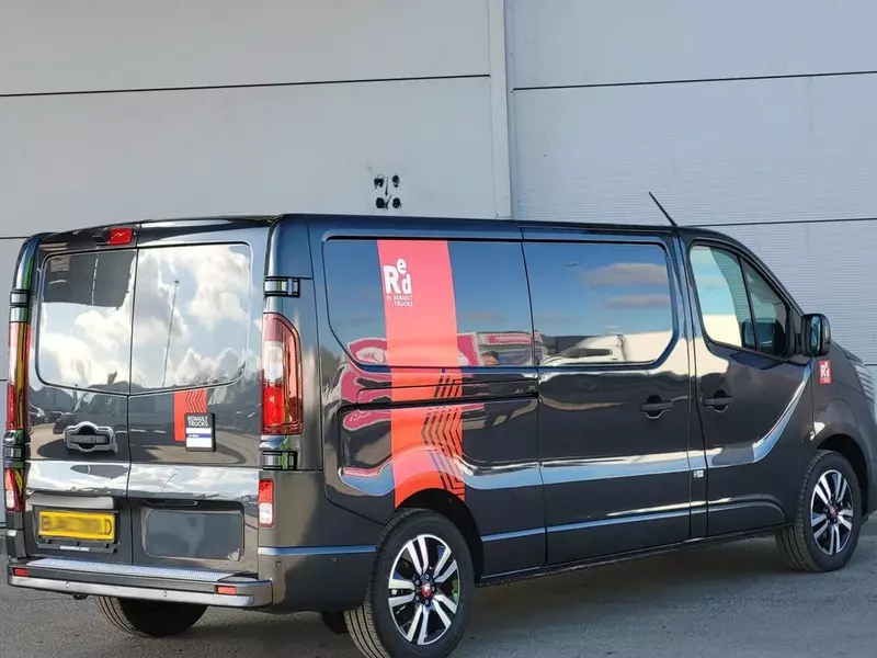  Фургон Renault Trafic 120pk (Электро) Только в розницу