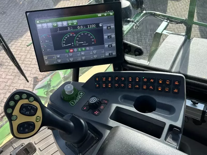  Krone BigX 780 ozuqa yig‘ish kombayni Kombaynlar