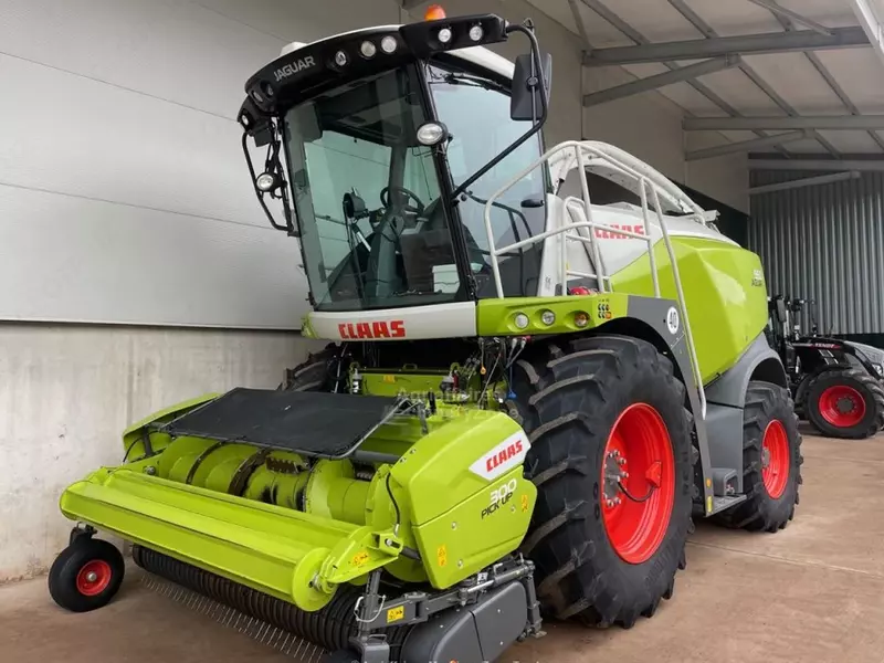 Кормоуборочный комбайн Claas Jaguar 950