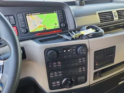 Грузовик с кузовом-фургоном MAN TGX 26.470 6X2 STARK