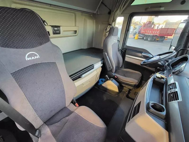  Грузовик с кузовом-фургоном MAN TGX 26.470 6X2 STARK Бортовые грузовики