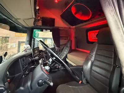 Тягач Scania R580 V8 Silver Griffin 033/100