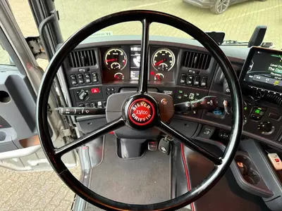 Тягач Scania R580 V8 Silver Griffin 033/100