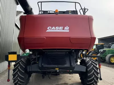  Кормоуборочный комбайн Case IH AFX 8010 с 30-футовой жаткой. - Fresh online©️