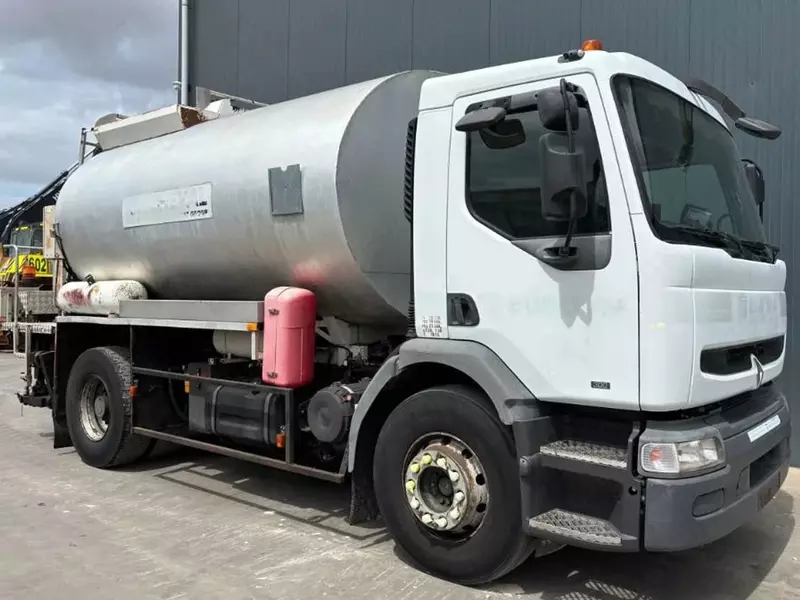   Автогудронатор Renault Rincheval - 9000 литров