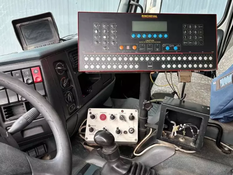  Автогудронатор Renault Rincheval - 9000 литров - Автобетономешалки