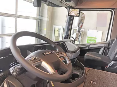 Грузовики с шасси и кабиной DAF XD 310 FA 4x2 — ST895 Schuifzeil Carr.