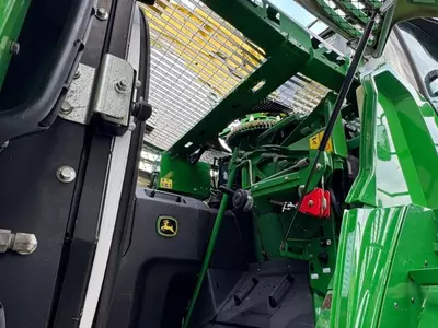 John Deere 8500i ozuqa yig‘ish kombayni
