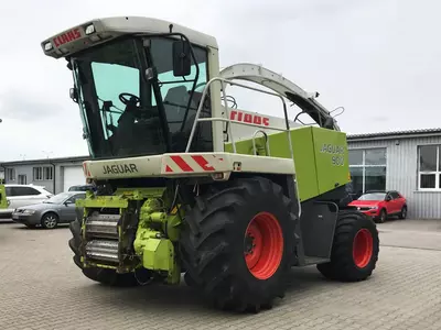 Кормоуборочный комбайн Claas JAGUAR 900