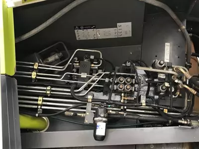 Claas JAGUAR 900 ozuqa yig‘ish kombayni