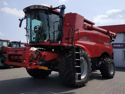 Case IH Axial-Flow 8250 4WD ozuqa yig‘ish kombayni