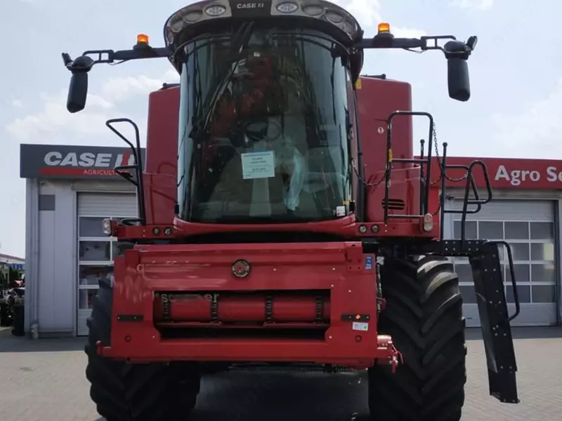   Case IH Axial-Flow 8250 4WD ozuqa yig‘ish kombayni