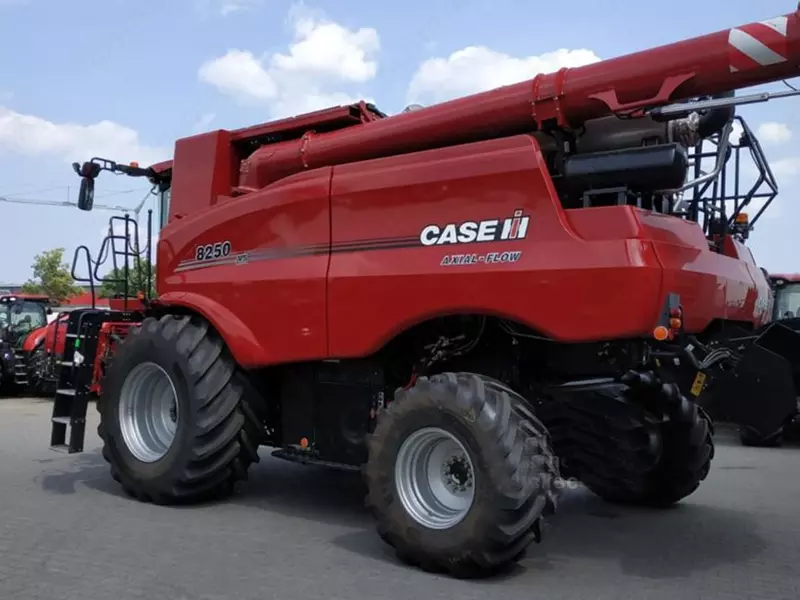  Case IH Axial-Flow 8250 4WD ozuqa yig‘ish kombayni Fresh online©️
