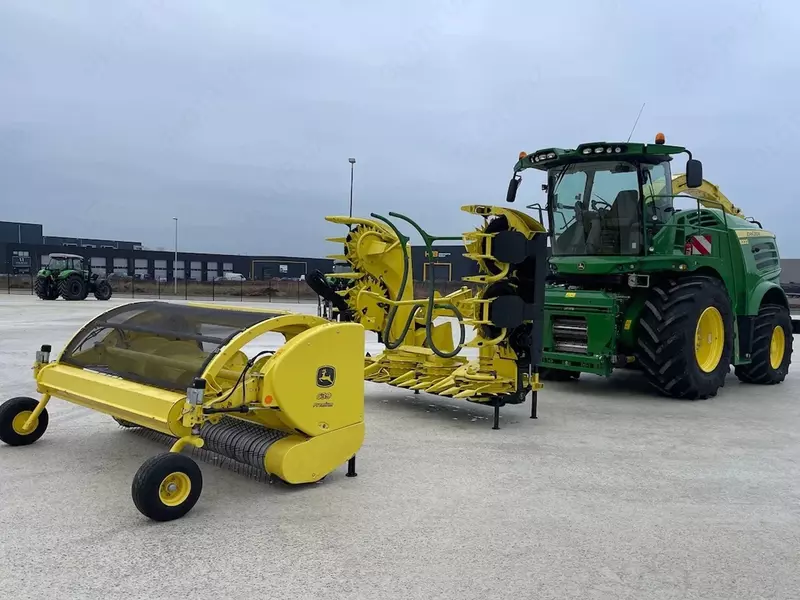 Комбайны для заготовки кормов John Deere 8200 + Maisbek + Pickup