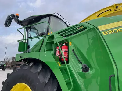 Комбайны для заготовки кормов John Deere 8200 + Maisbek + Pickup