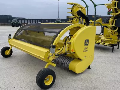 Комбайны для заготовки кормов John Deere 8200 + Maisbek + Pickup