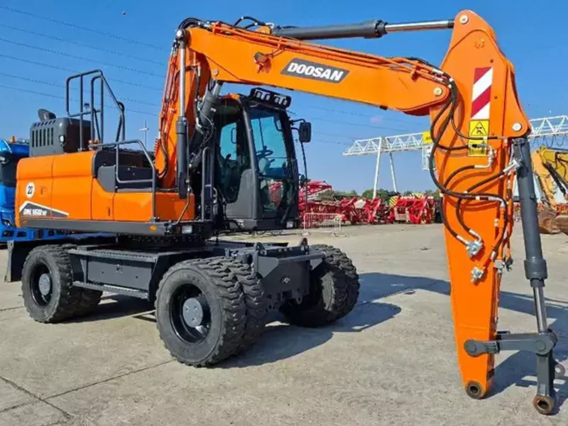  Колесные экскаватор Doosan DX160W-7