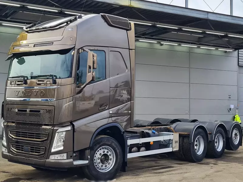 Шасси грузовика Volvo FH 540 8X4