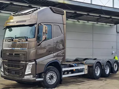 Шасси грузовика Volvo FH 540 8X4
