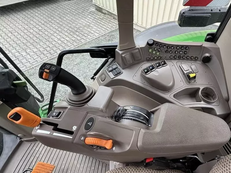  Трактор колесный John Deere 6M240 Traktorlar