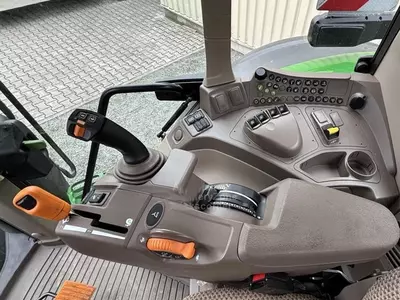 Трактор колесный John Deere 6M240