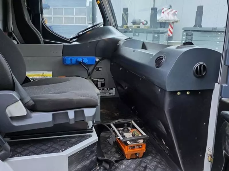  Башенный кран Liebherr MK63 Dutch Registration Автокраны