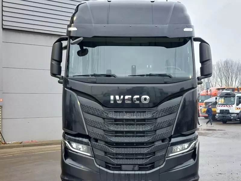  Тягач Iveco S-Way 570 4X2
