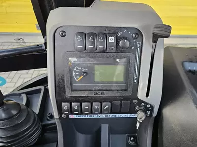 Экскаватор погрузчик JCB 3DX Xtra 4x4