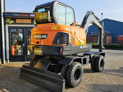  Колесные экскаватор Develon DX60WN ECO-1 Только в розницу
