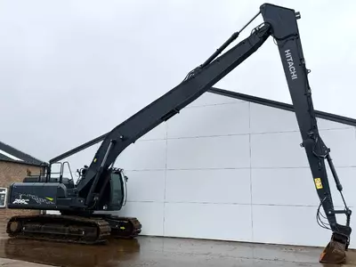   Экскаватор Hitachi ZX250LCN-6 с удлиненной стрелой 18 м