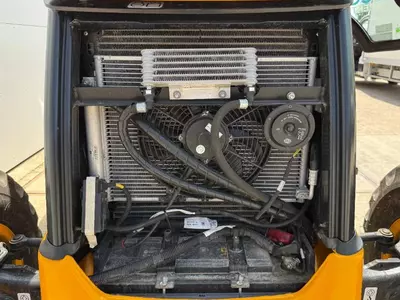 JCB 3CX Plus 4WD yuklovchi ekskavatorlari