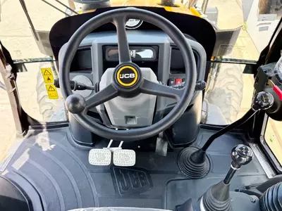 JCB 3CX Plus 4WD yuklovchi ekskavatorlari