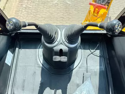 JCB 3CX Plus 4WD yuklovchi ekskavatorlari