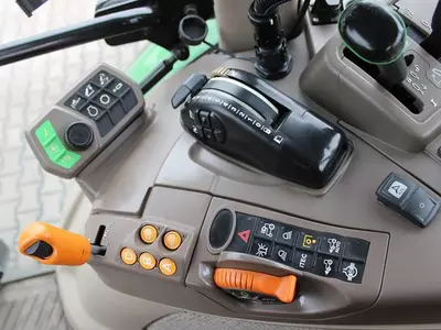 Трактор колесный John Deere 5125R