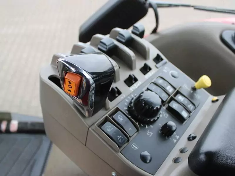 Трактор колесный Case IH 335