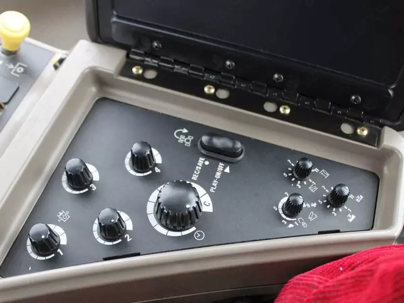 Трактор колесный Case IH 335