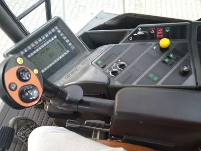 Кормоуборочный комбайн Claas JAGUAR 850