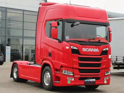   Тягач Scania R560