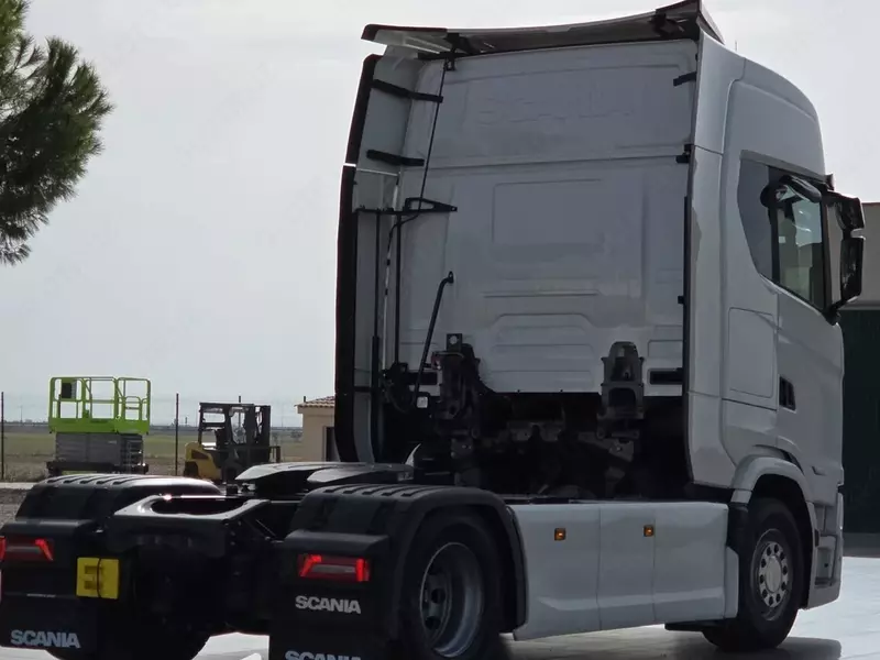  Тягач Scania S560 4X2 Только в розницу