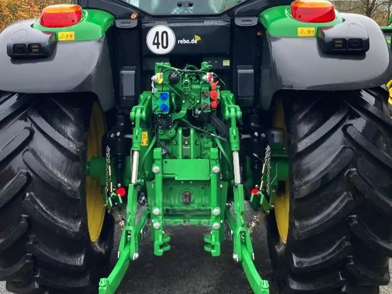 Трактор колесный John Deere 6120M MIT KABINE
