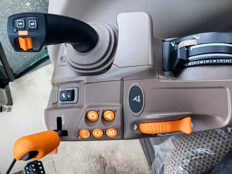 Трактор колесный John Deere 6120M MIT KABINE