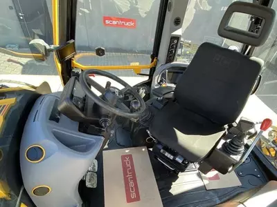 JCB 4CX ekskavator yuklagichlari