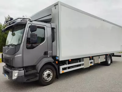 Грузовик с кузовом-фургоном Volvo FL 250 4X2 NEK