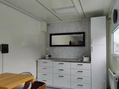  Грузовик с кузовом-фургоном Volvo FL 250 4X2 NEK - Fresh online©️