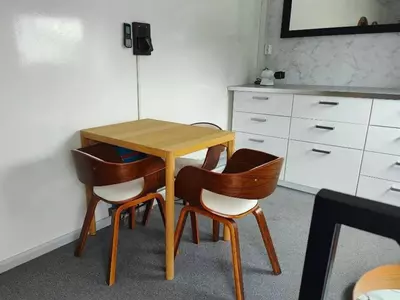 Грузовик с кузовом-фургоном Volvo FL 250 4X2 NEK