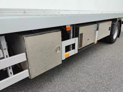 Грузовик с кузовом-фургоном Volvo FL 250 4X2 NEK