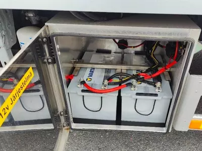 Грузовик с кузовом-фургоном Volvo FL 250 4X2 NEK