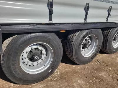 Шторный (тентовый) полуприцеп Krone SD