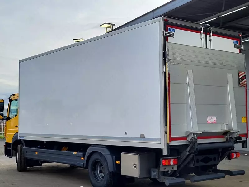  Холодильник грузовик Mercedes Atego 1524 4X2 Skab Specialkarosser AB - 